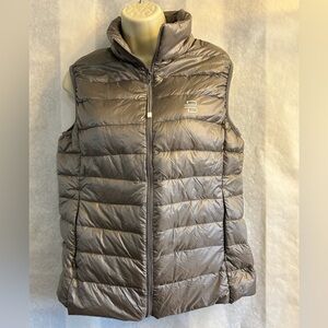 Uniqlo Kids' Metallic Gray Puffer ultra light down packable Vest NWOT Sz-XL. CC4